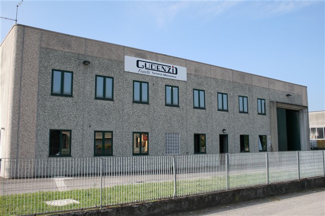 Esterno1